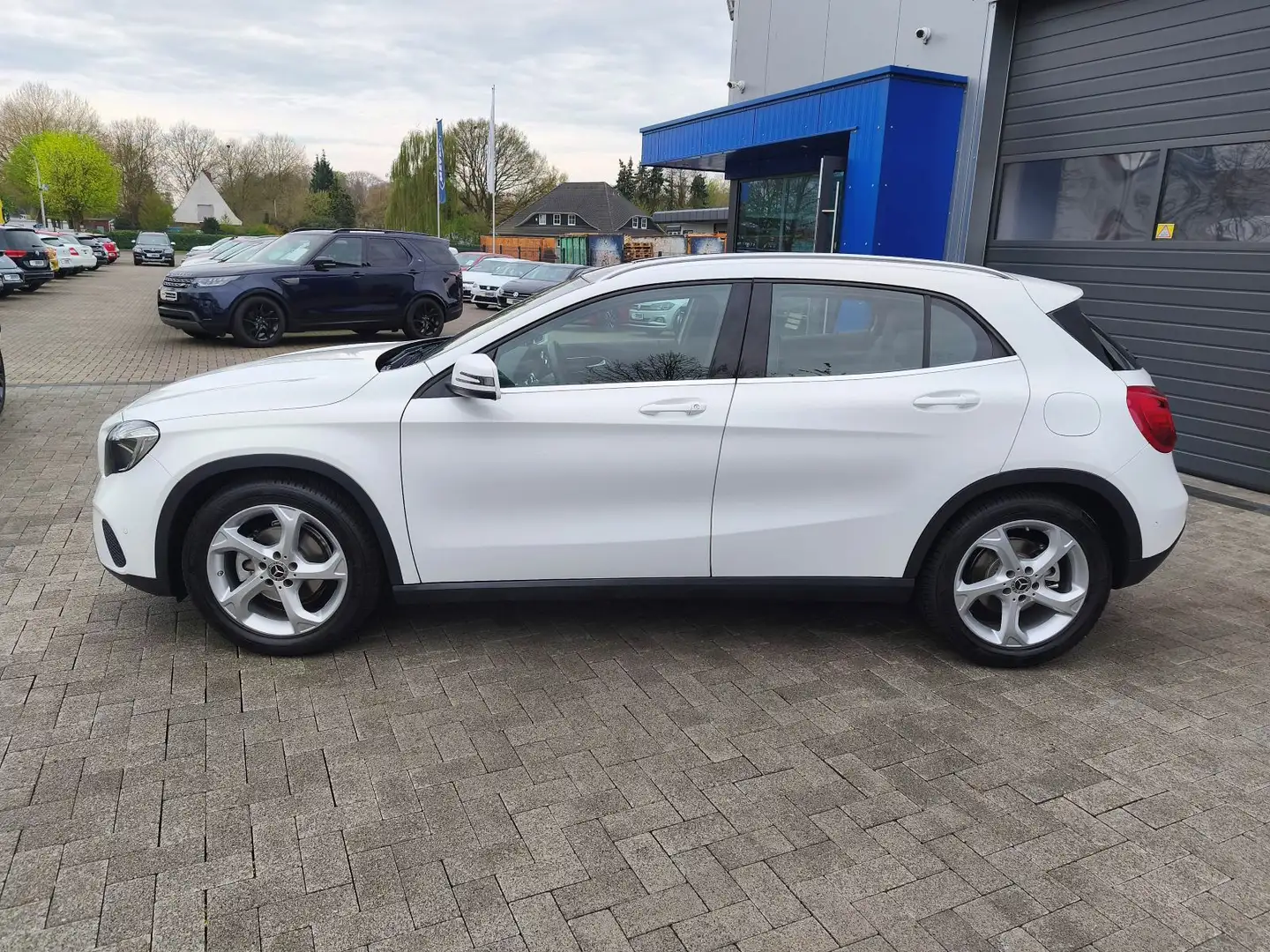 Mercedes-Benz GLA 180 Navi/Pano/Kam/SHZ/Bluetooth/Tempo Weiß - 2