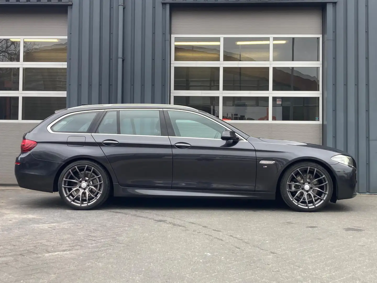 BMW 520 5-serie Touring 520i Automaat M-Pakket, Navigatie, Grijs - 2