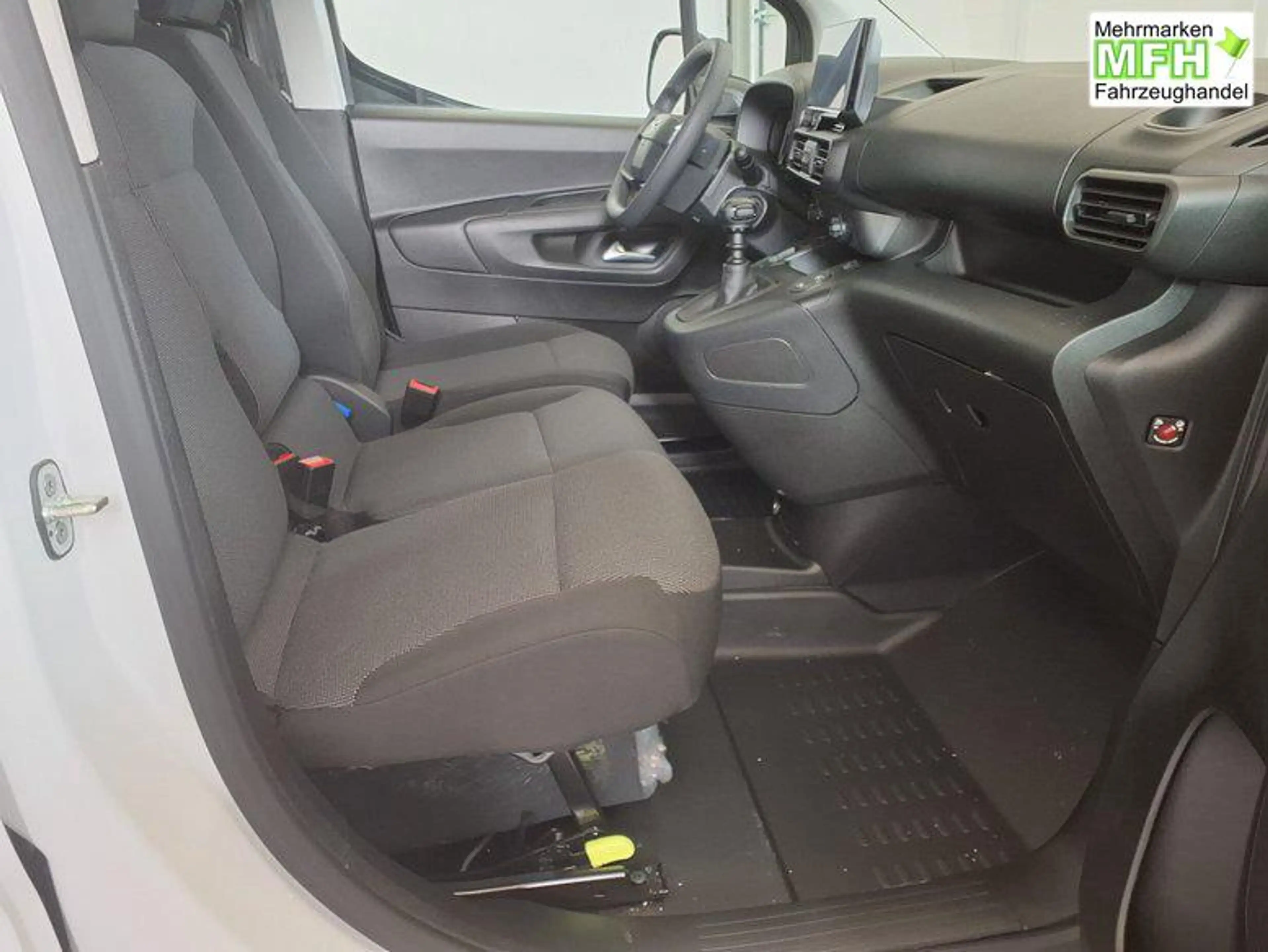 Opel Combo Cargo Kastenwagen M mit normaler Nutzlast 1.5 D... — photo 9
