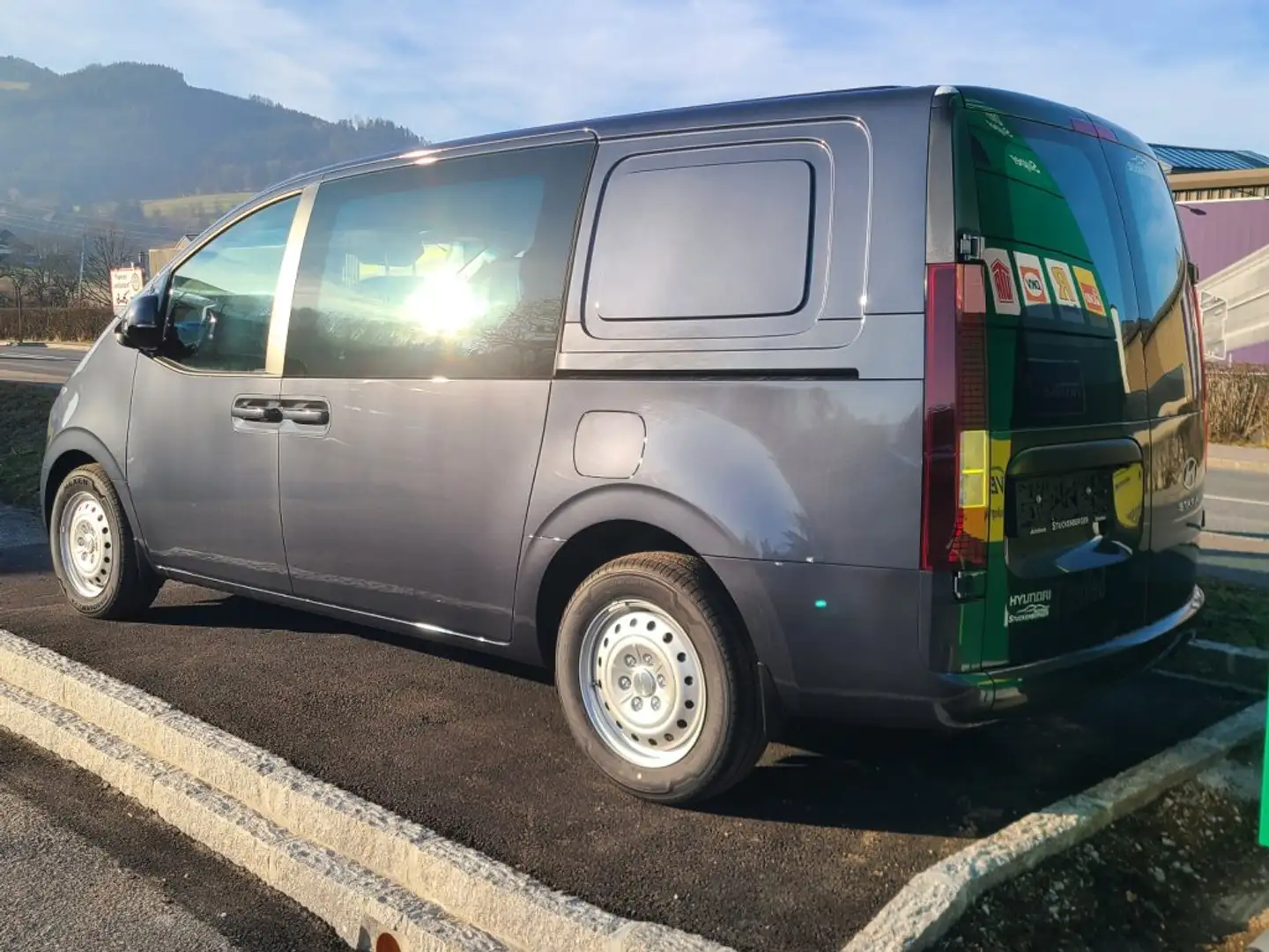 Hyundai STARIA Van HEV Kastenwagen 1.6 T-GDi HEV l5hv2-P4 Grau - 2