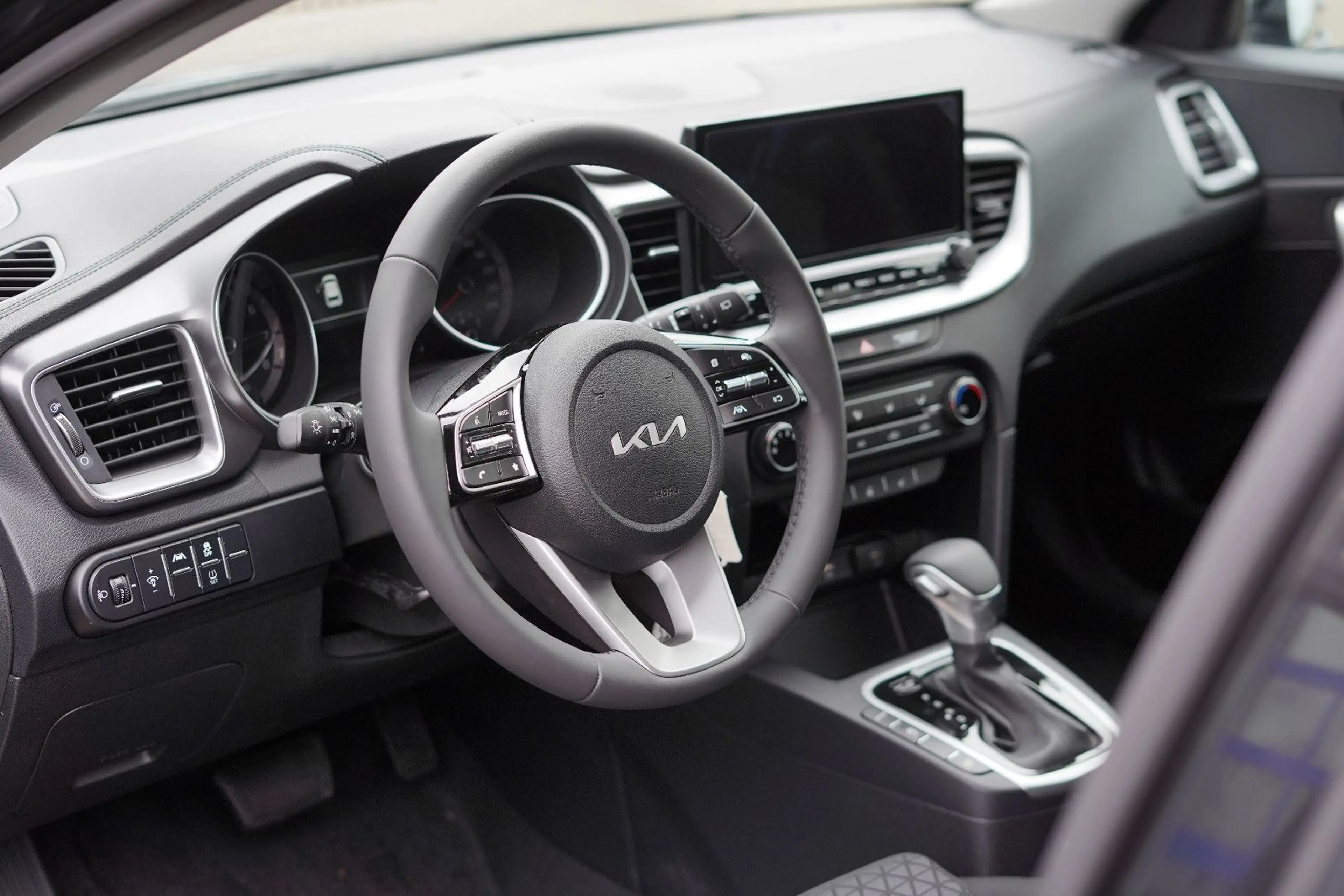 Kia Ceed / cee'd CEED 140 PS AUTOMATIK SHZ KAMERA NAVI PRIVACY — photo 11