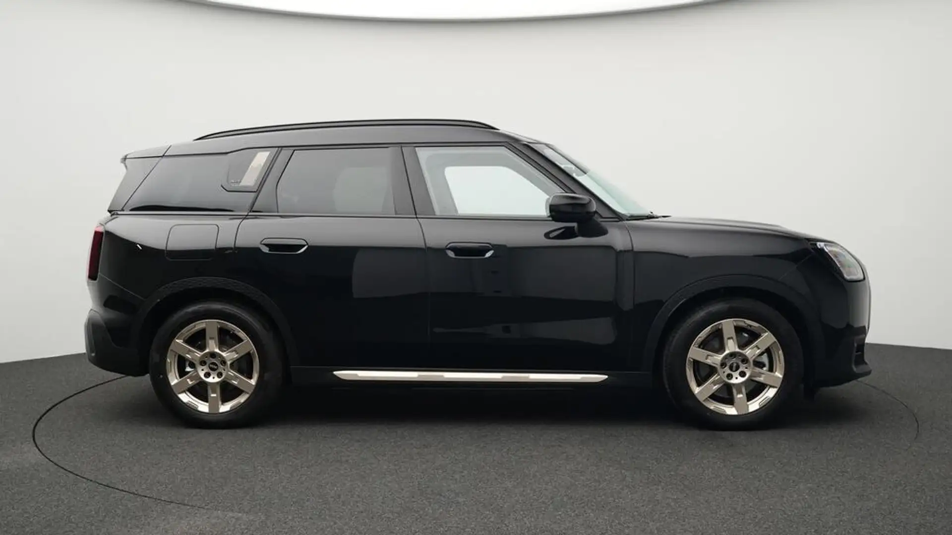 MINI Countryman SE All4 Favoured Trim Schwarz - 2