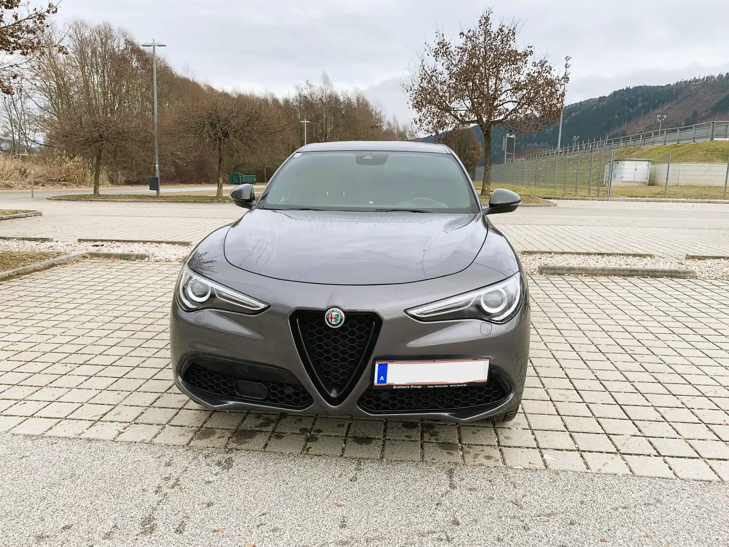Alfa Romeo Stelvio Stelvio B-Tech 2,0 ATX AWD B-Tech Grau - 2