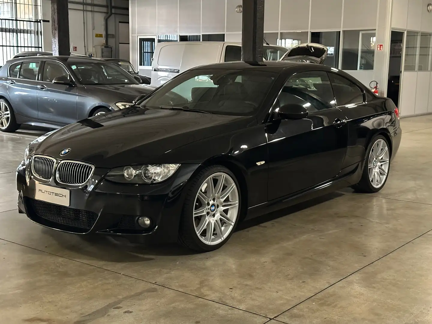 BMW 335 Serie 3 (E92) cat Coupé Msport Manuale Nero - 2
