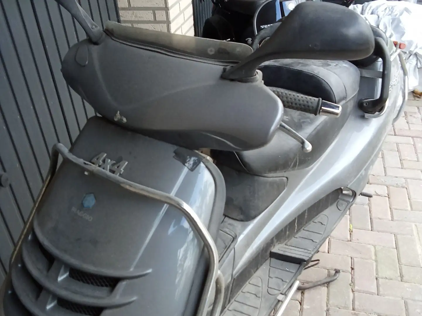 Piaggio Hexagon 125 Сірий - 2
