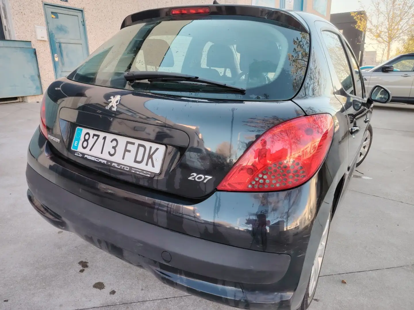 Peugeot 207 1.4i 16v XT Negro - 2