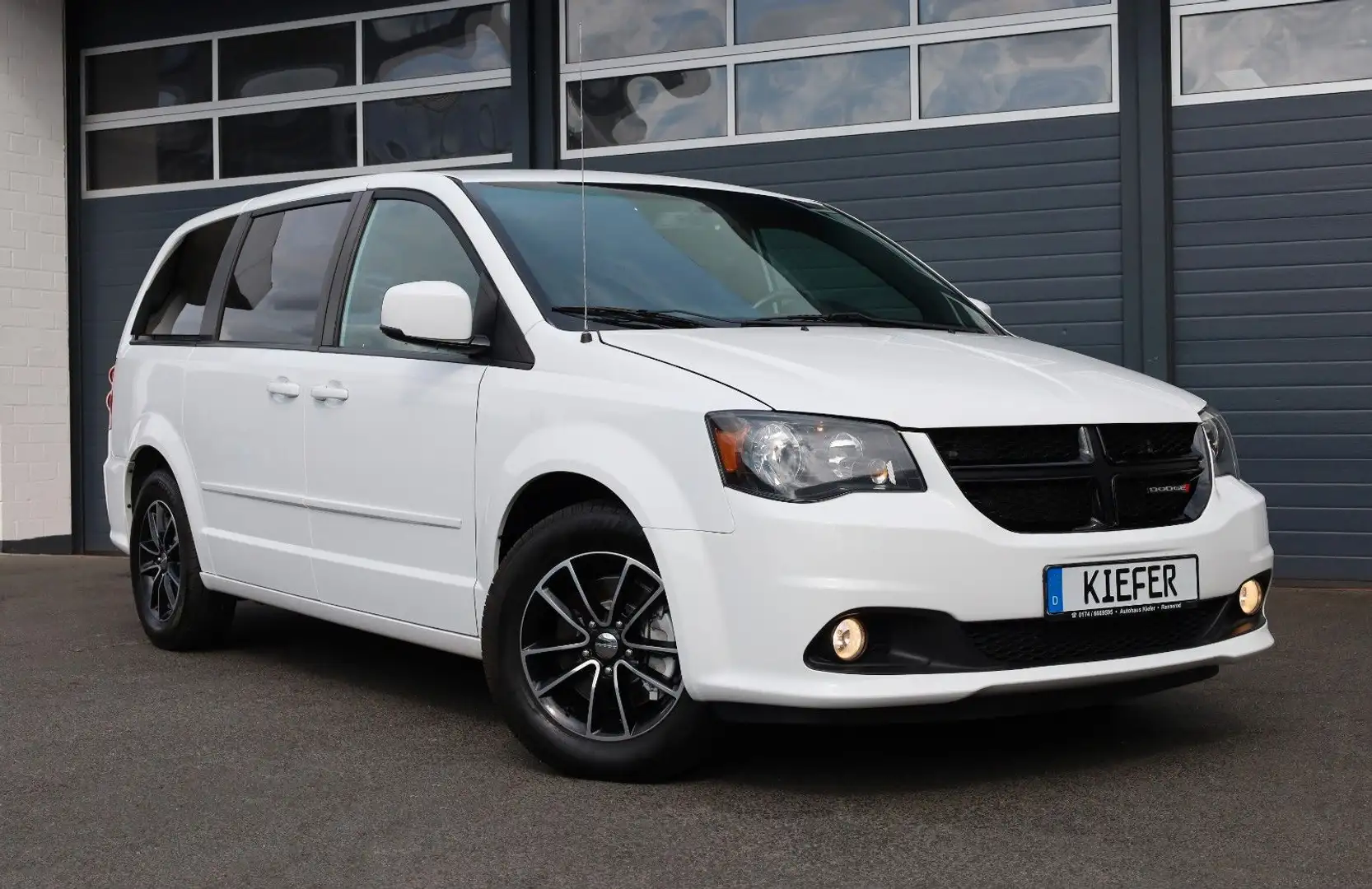 Dodge Grand Caravan 3.6 V6/Fernstart/TV/SHZ/LHZ/KAMERA - 1