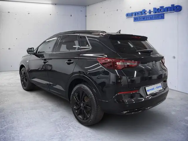 Opel Grandland view 4