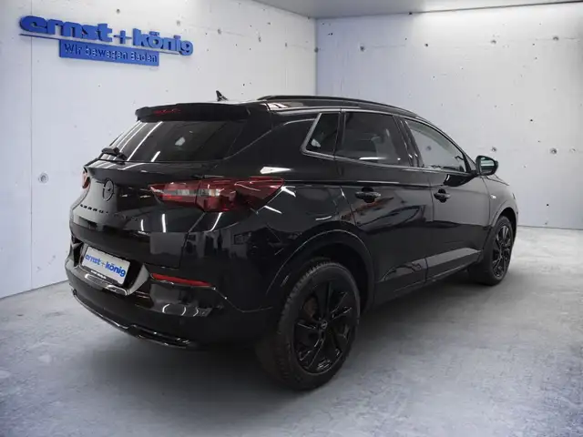 Opel Grandland view 3