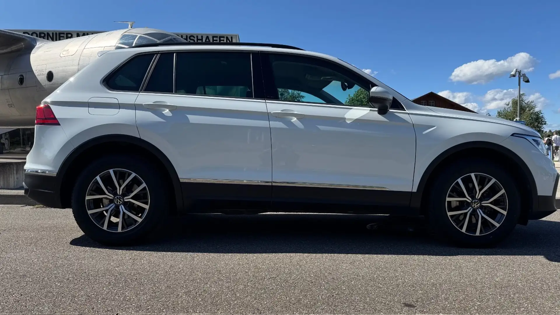 Volkswagen Tiguan Life Sport-Utility AHK/LED/ACC/ 1.Hand Alb - 2