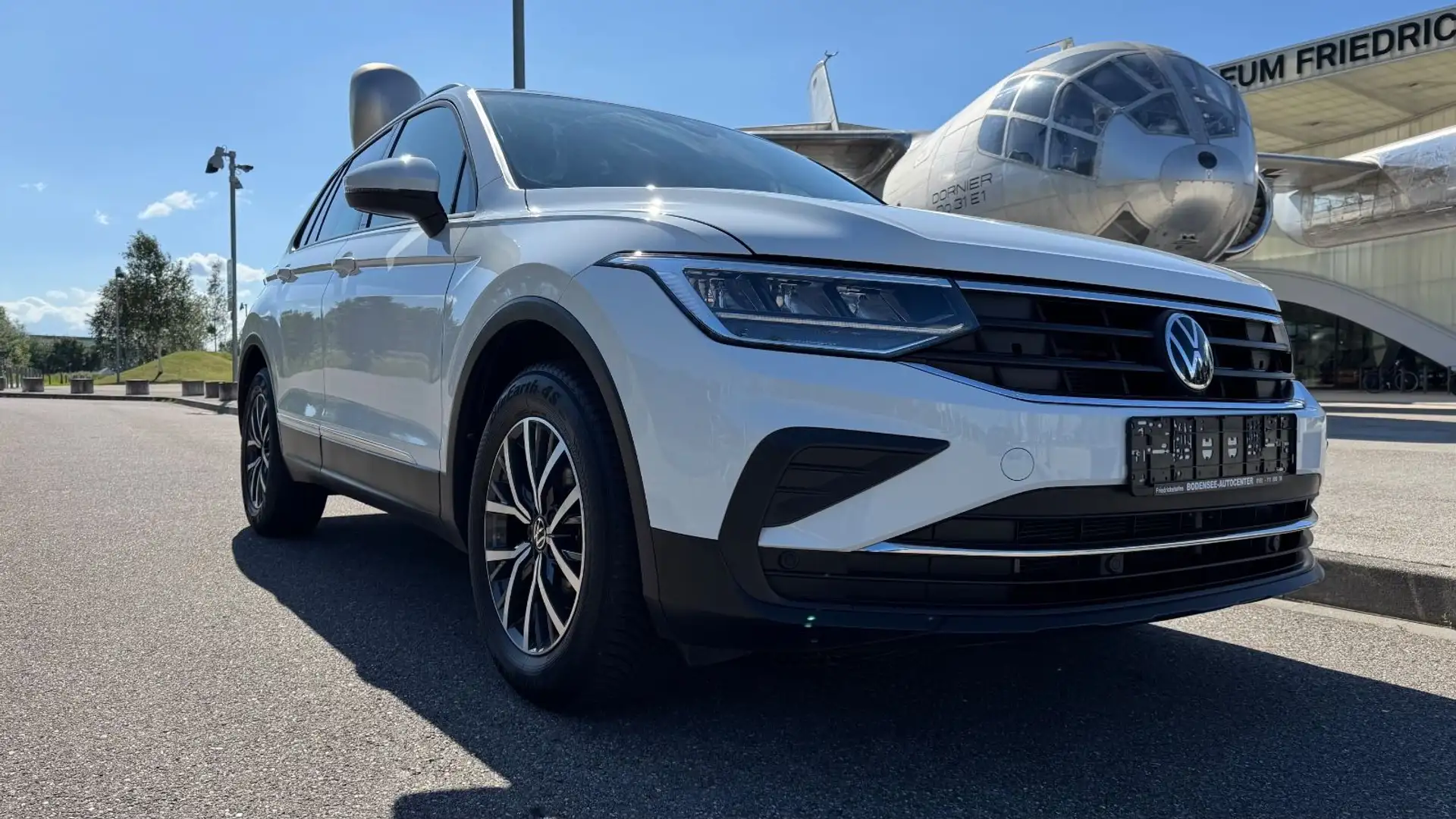 Volkswagen Tiguan Life Sport-Utility AHK/LED/ACC/ 1.Hand Alb - 1
