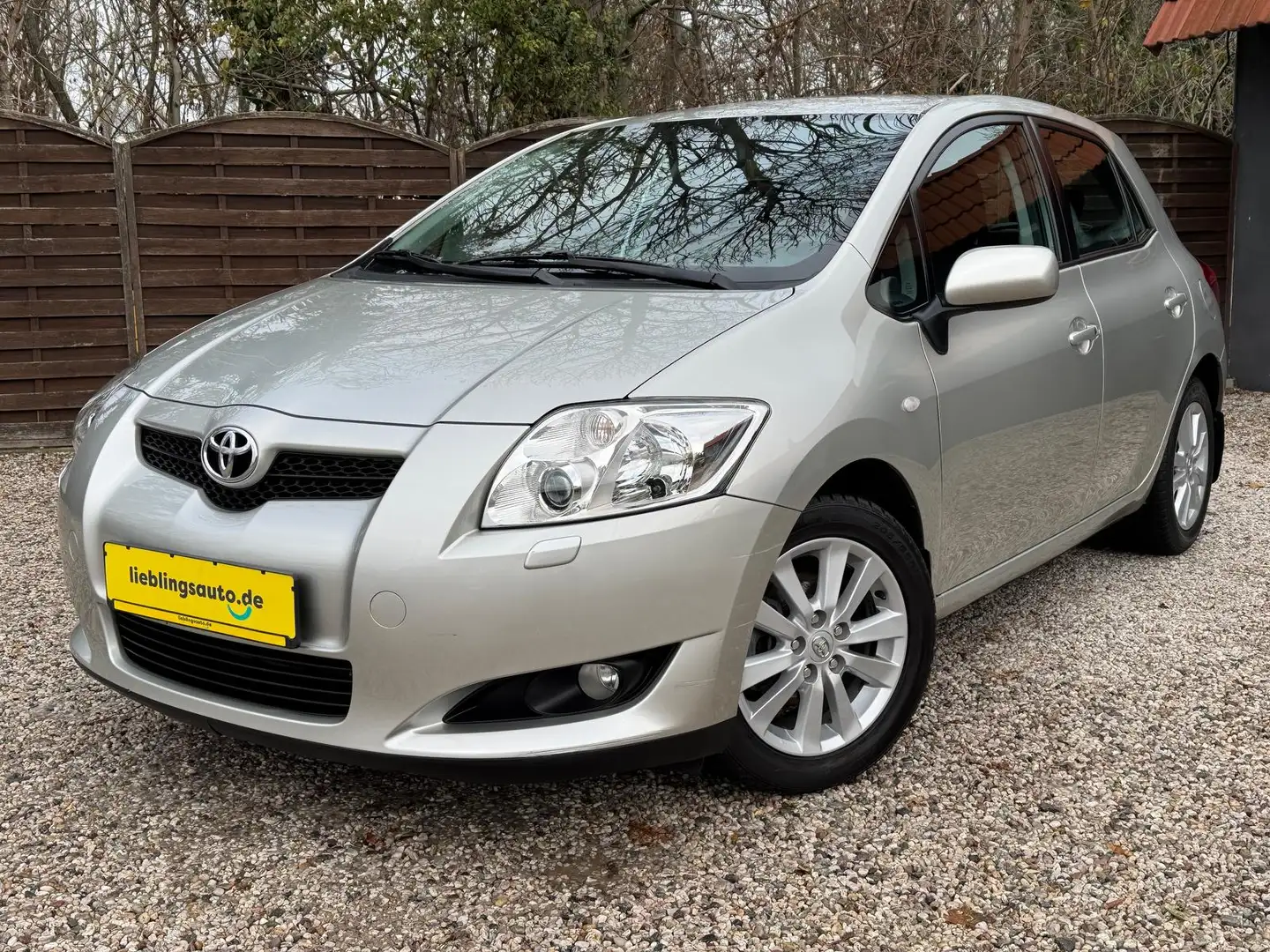 Toyota Auris 1.6 Executive Klimaautomatik TÜV 12/27 Plateado - 1
