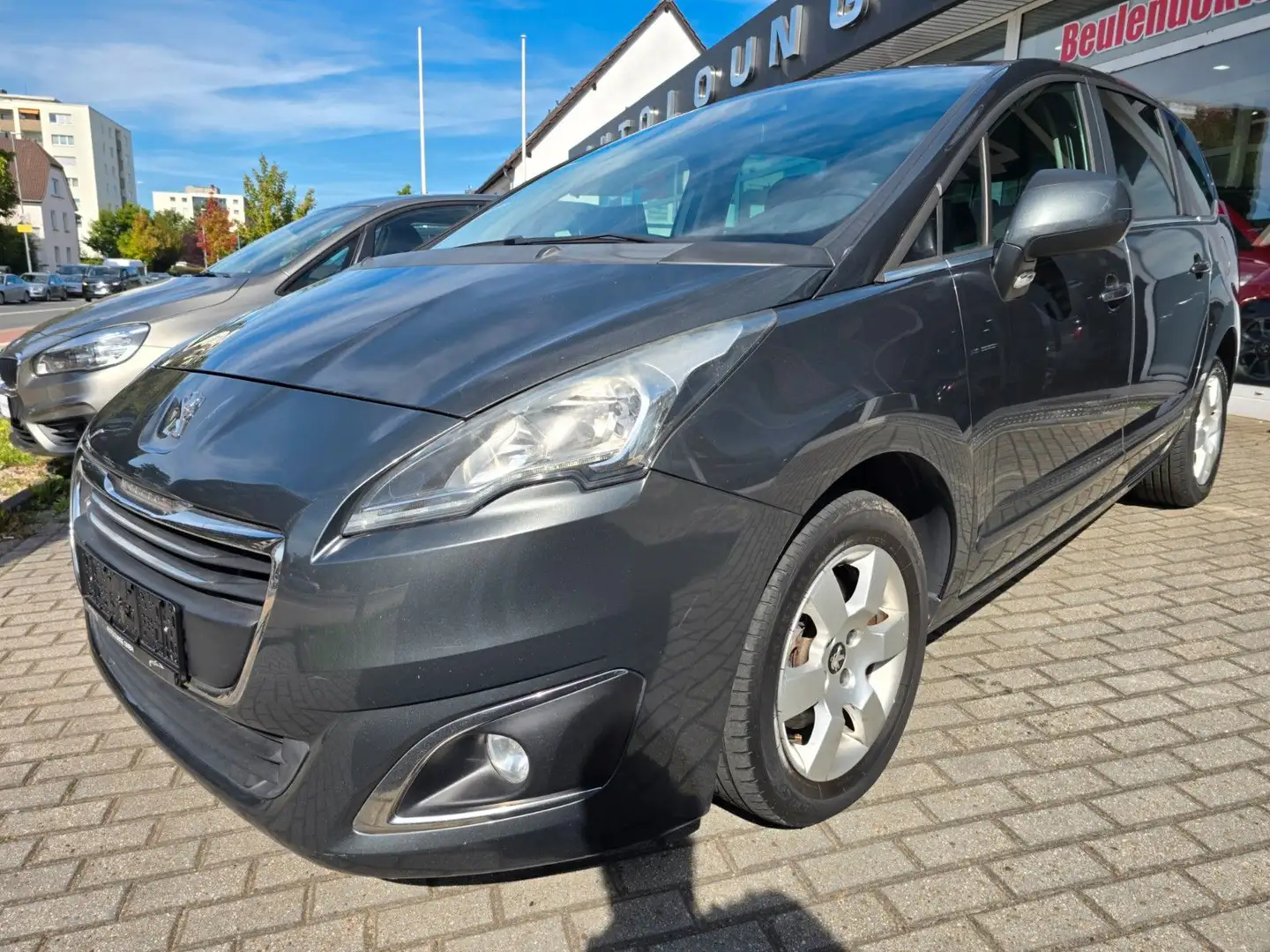 Peugeot 5008 Business-Line*AUTOMATIK*PDC*Klima*Navi* Grijs - 2