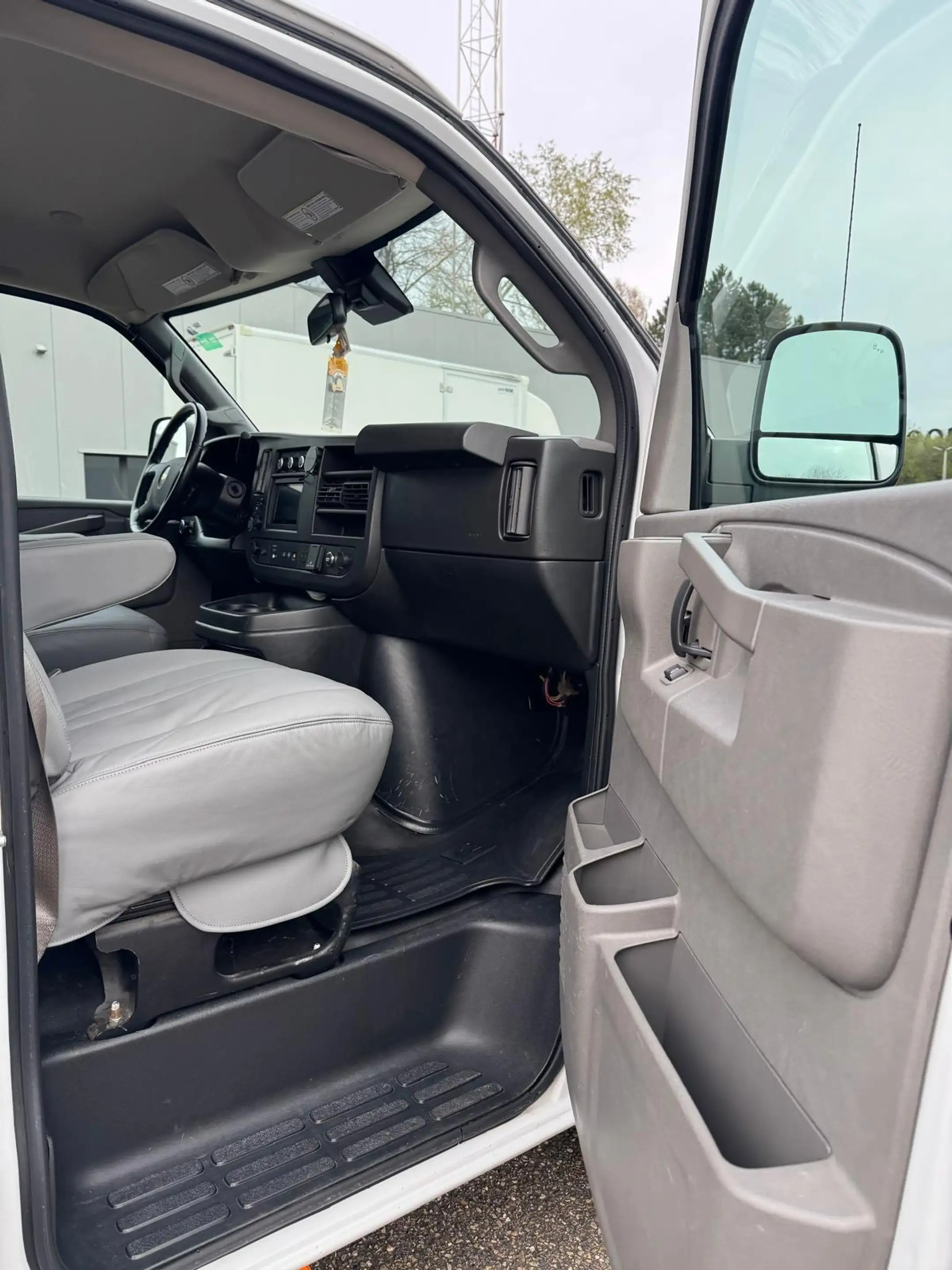 Chevrolet Express Lichte vracht — photo 15
