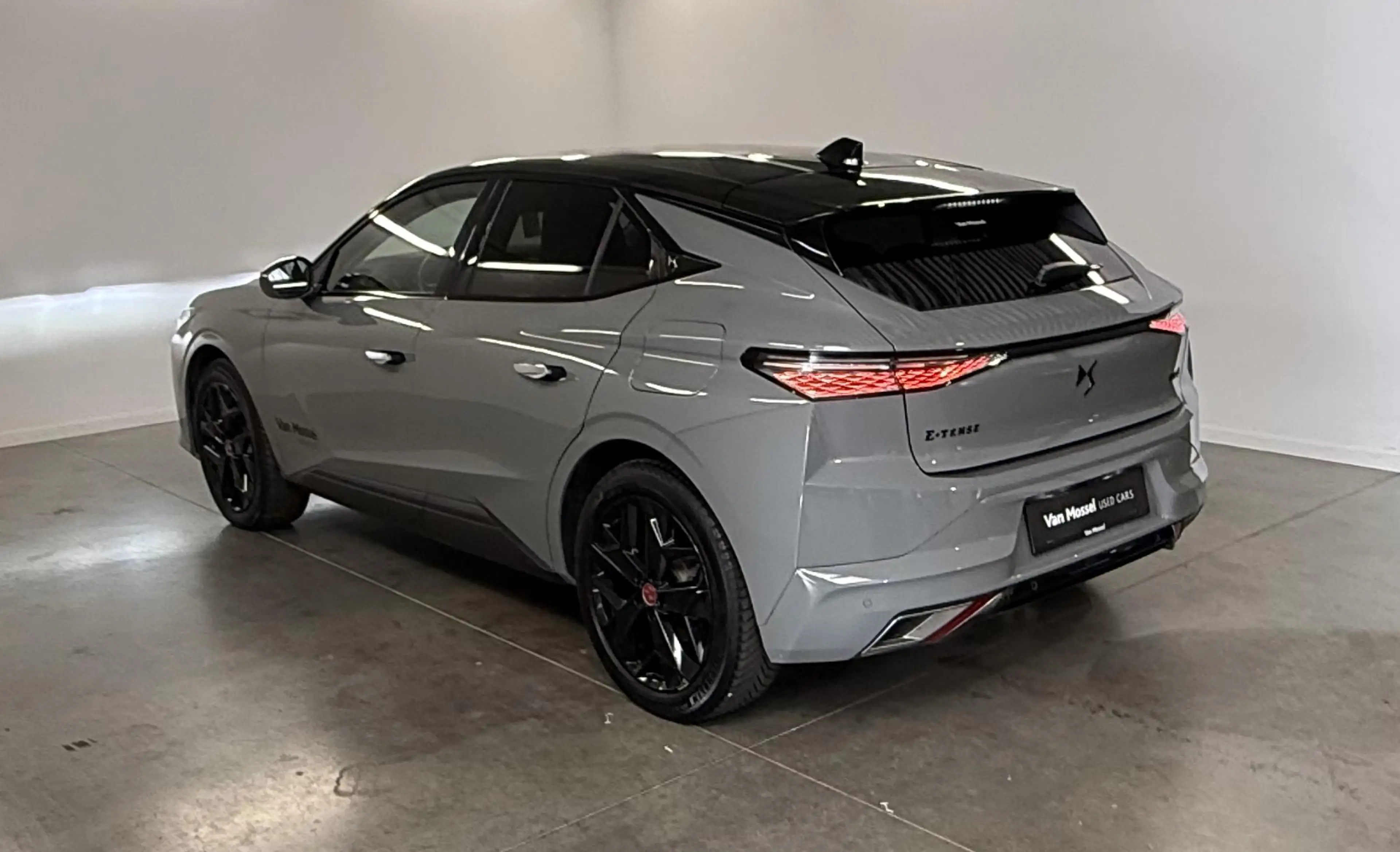 DS Automobiles DS 4 E-TENSE Performance Line E-TENSE 225 — photo 7