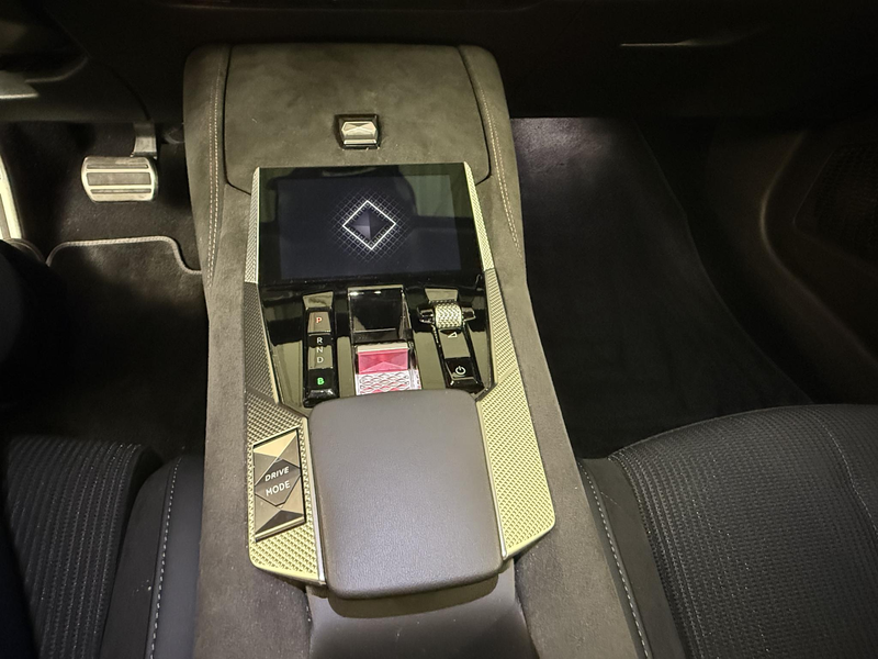 DS Automobiles DS 4 E-TENSE Performance Line E-TENSE 225 — photo 15