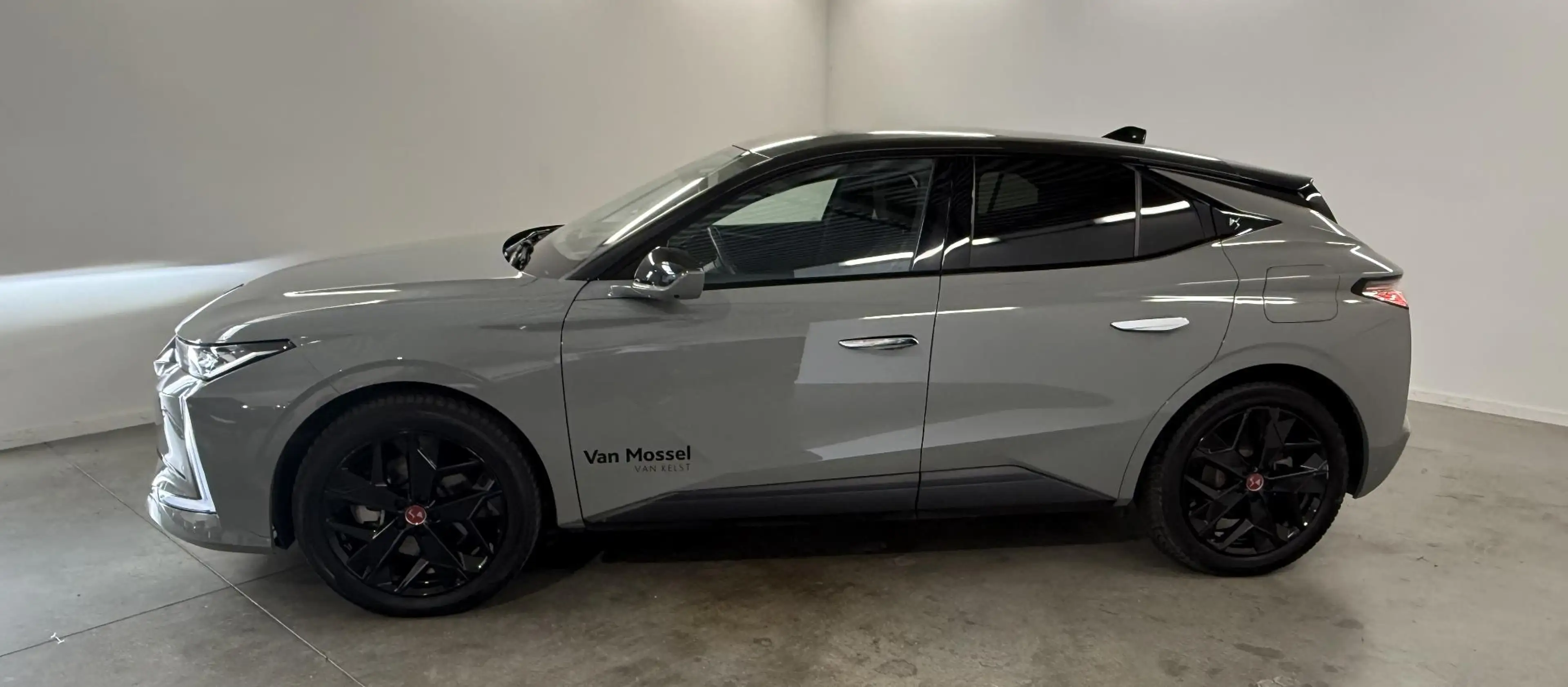 DS Automobiles DS 4 E-TENSE Performance Line E-TENSE 225 — photo 6