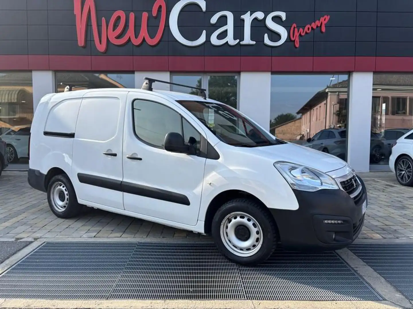 Peugeot Partner BlueHDi 100 L2 Furgone Pro Blanc - 1