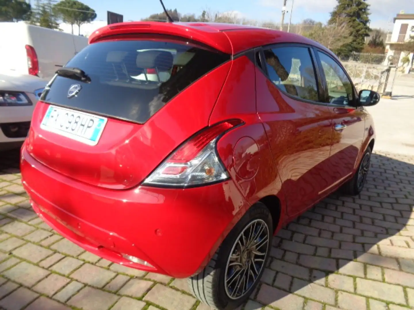 Lancia Ypsilon 1.2 69 CV 5 porte GPL Ecochic Elefantino Blu Rosso - 2