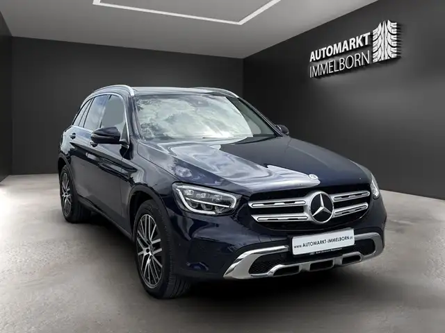Mercedes-Benz GLC view 2