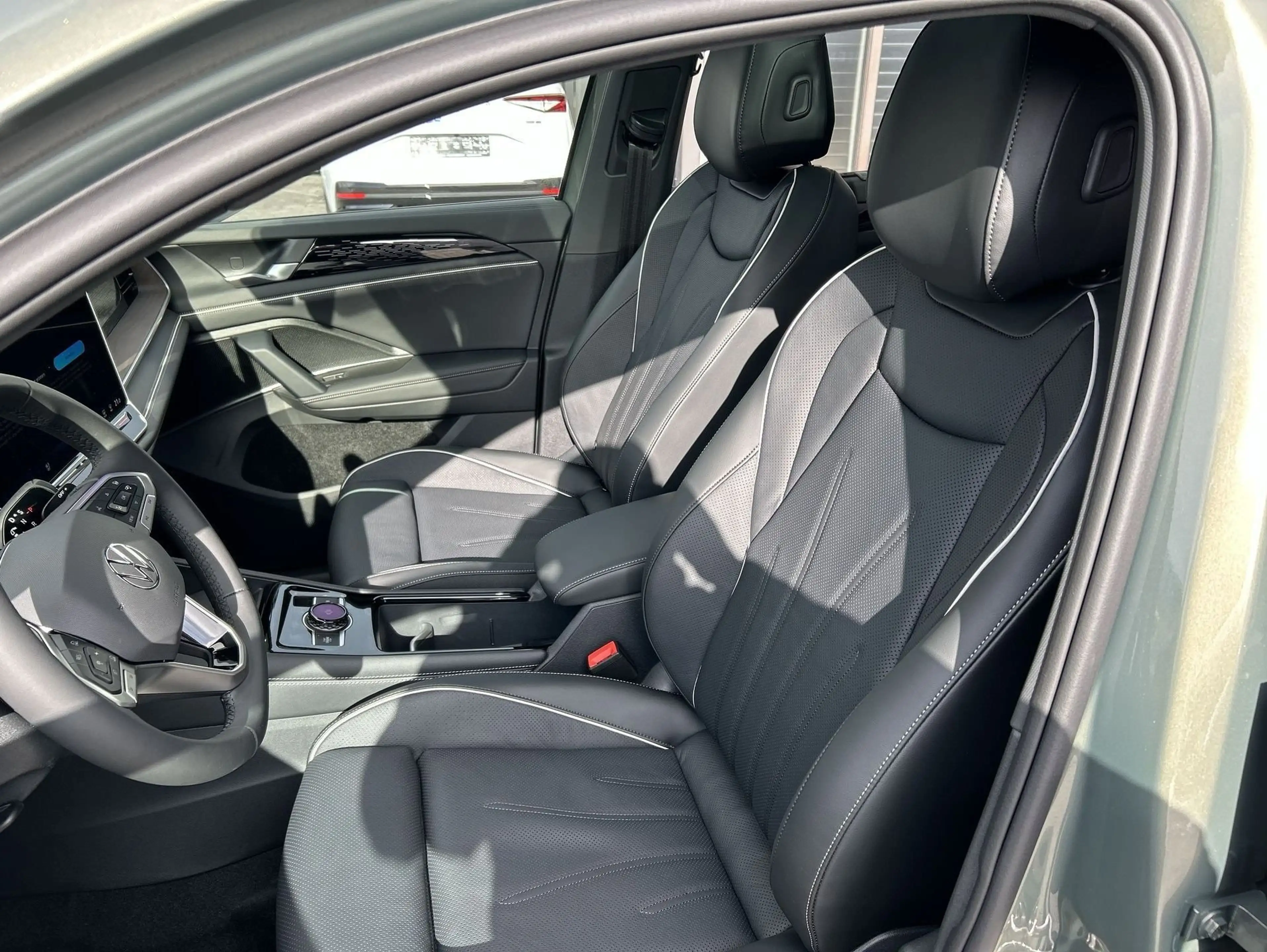 Volkswagen Tayron Elegance 2.0 l TDI 7-S AHK Komfort+ Leder — photo 10