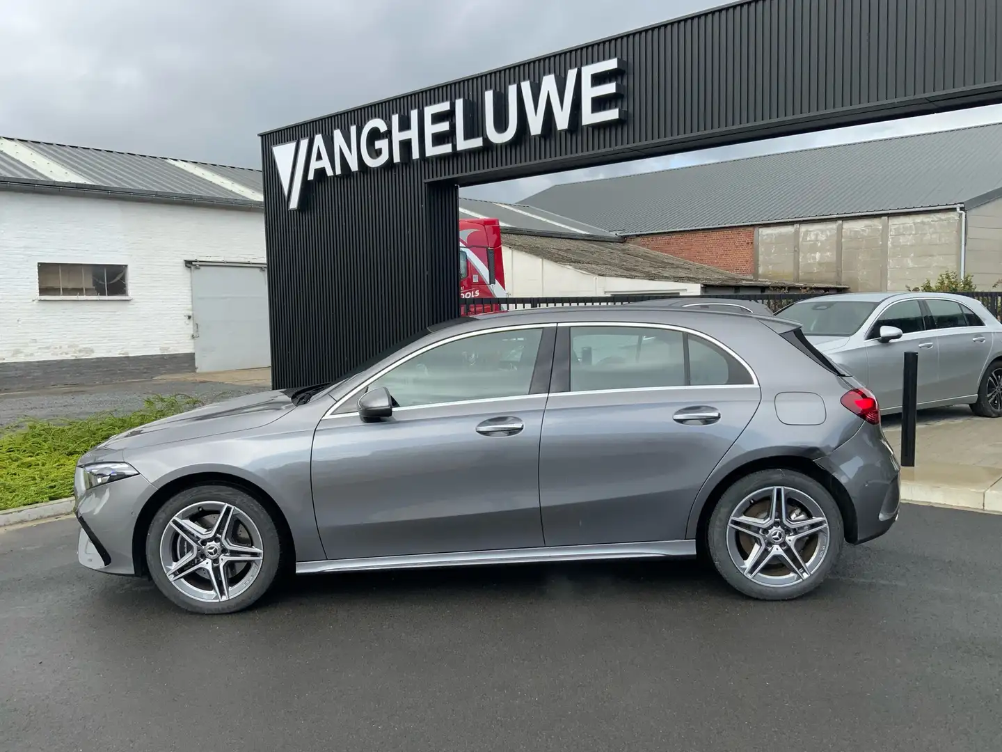 Mercedes-Benz A 250 e 8G-DCT AMG Line Advanced Plus Gris - 1