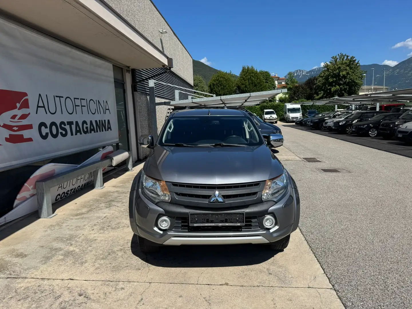 Mitsubishi L200 L200 d.cab IVA COMPRESA 2.4d Intense 4wd 181cv N1 Grigio - 2