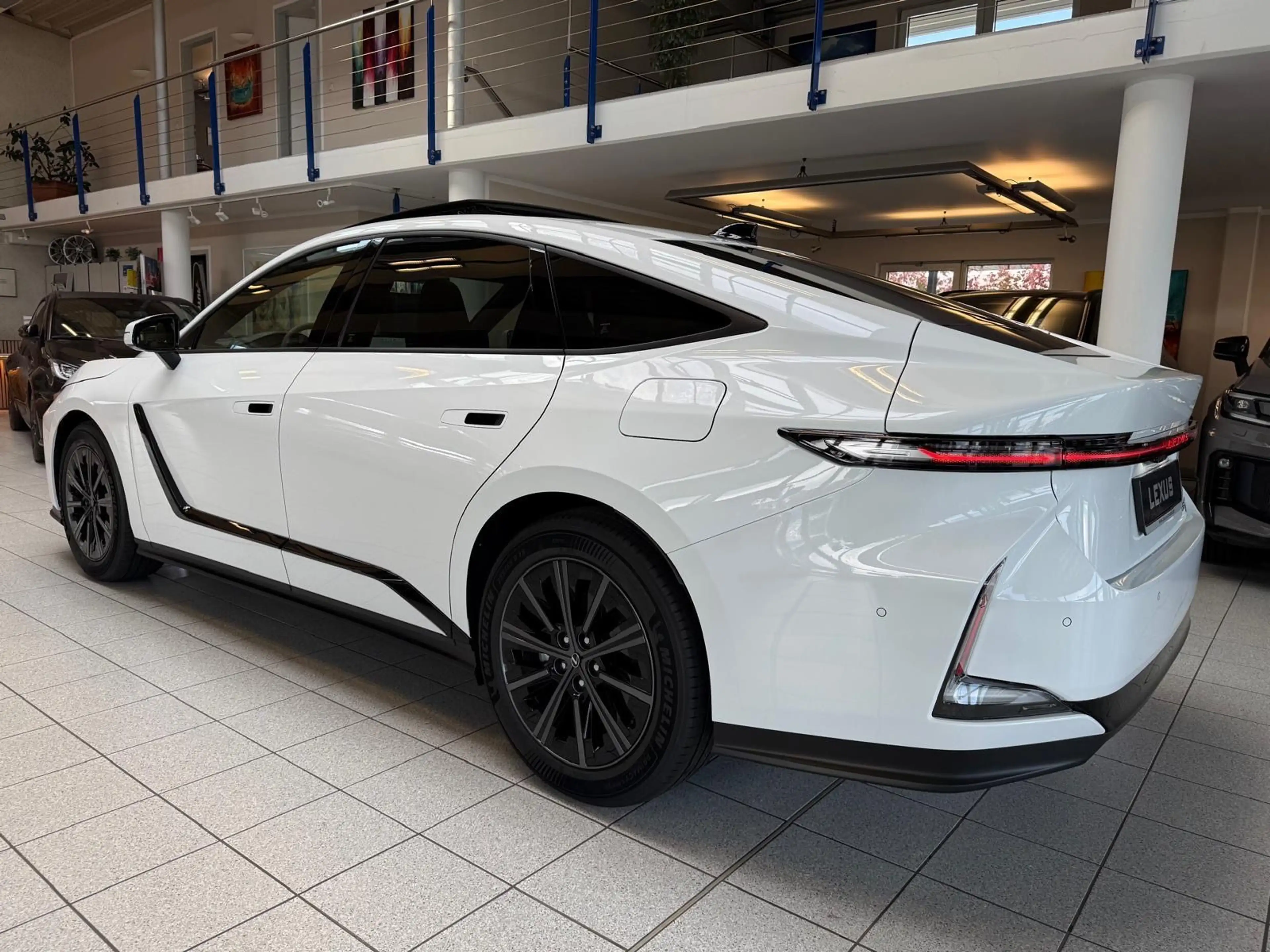 Lexus ES 300 h Executive 4x4-MOD 27-PANO-HUD-360 — photo 8