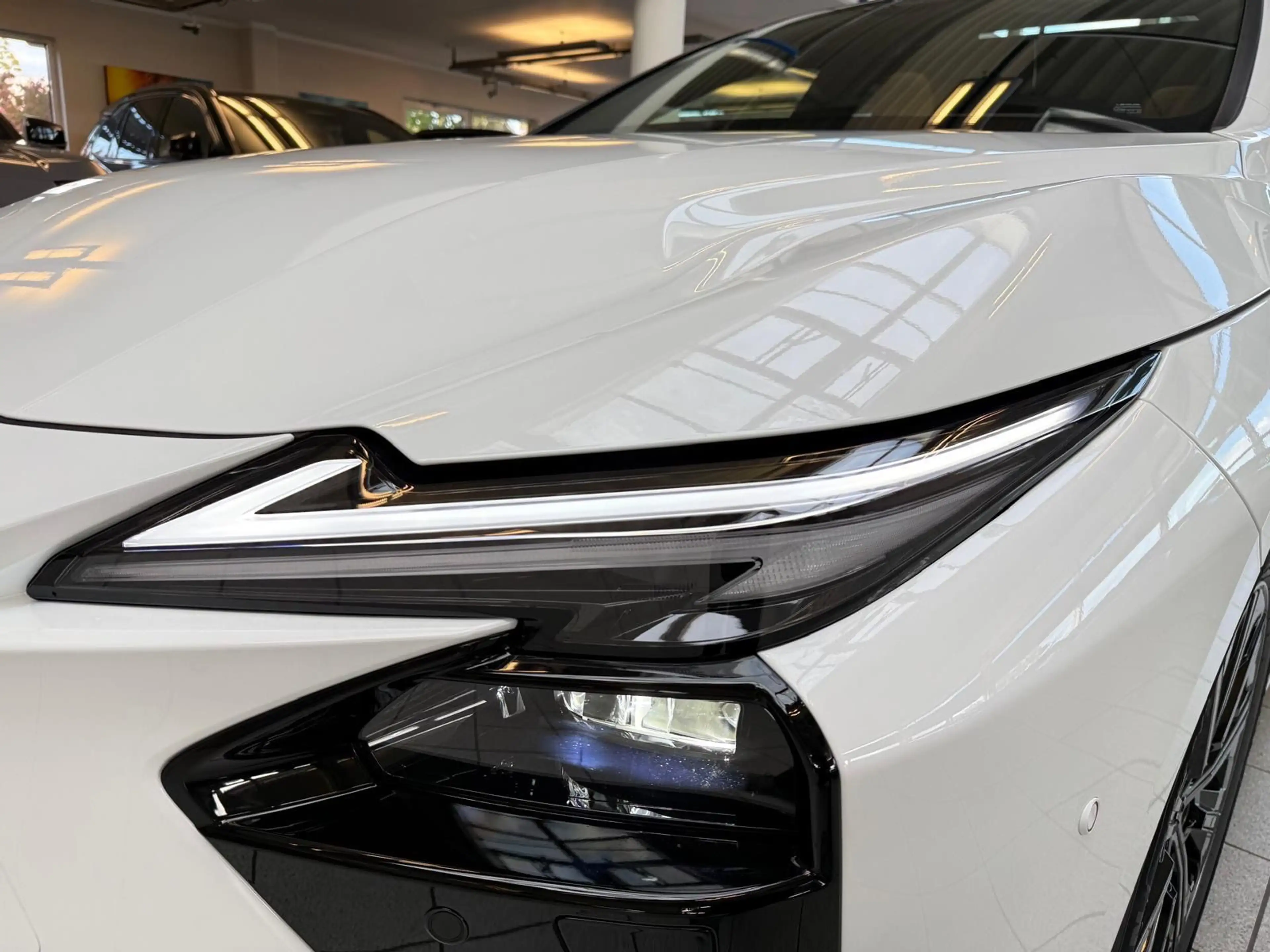 Lexus ES 300 h Executive 4x4-MOD 27-PANO-HUD-360 — photo 4