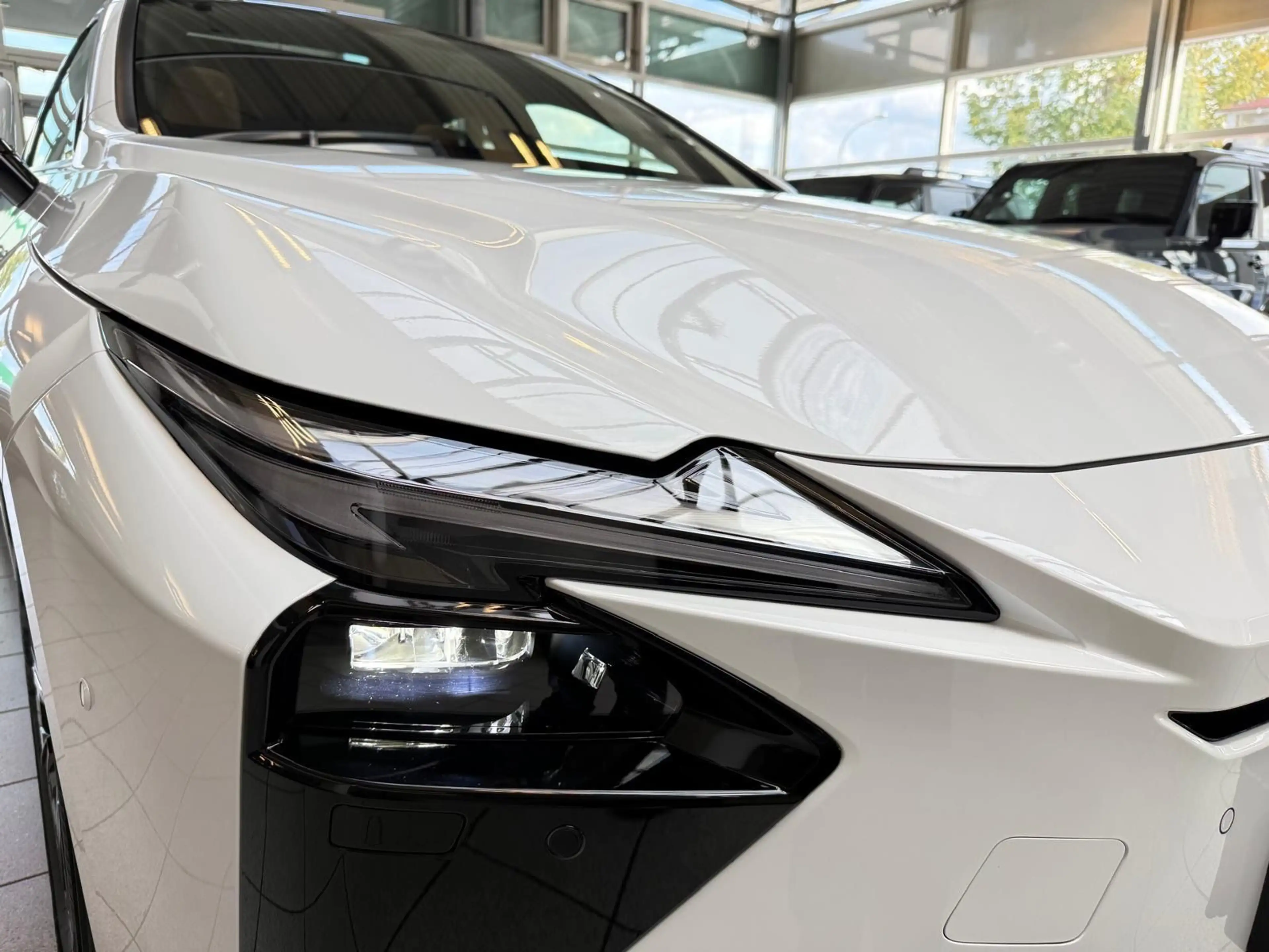 Lexus ES 300 h Executive 4x4-MOD 27-PANO-HUD-360 — photo 15