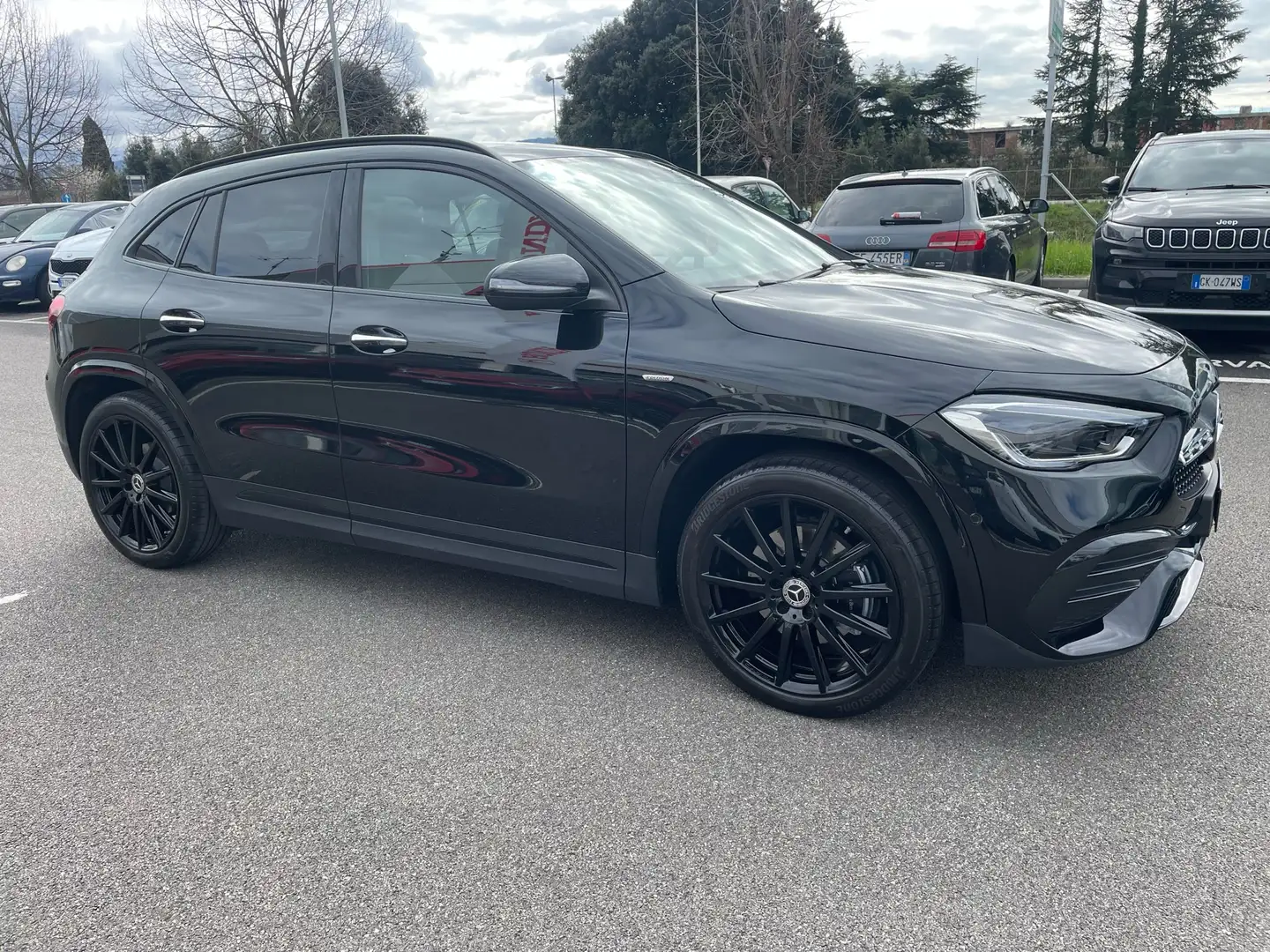 Mercedes-Benz GLA 200 Edition amg line premium night auto Zwart - 1