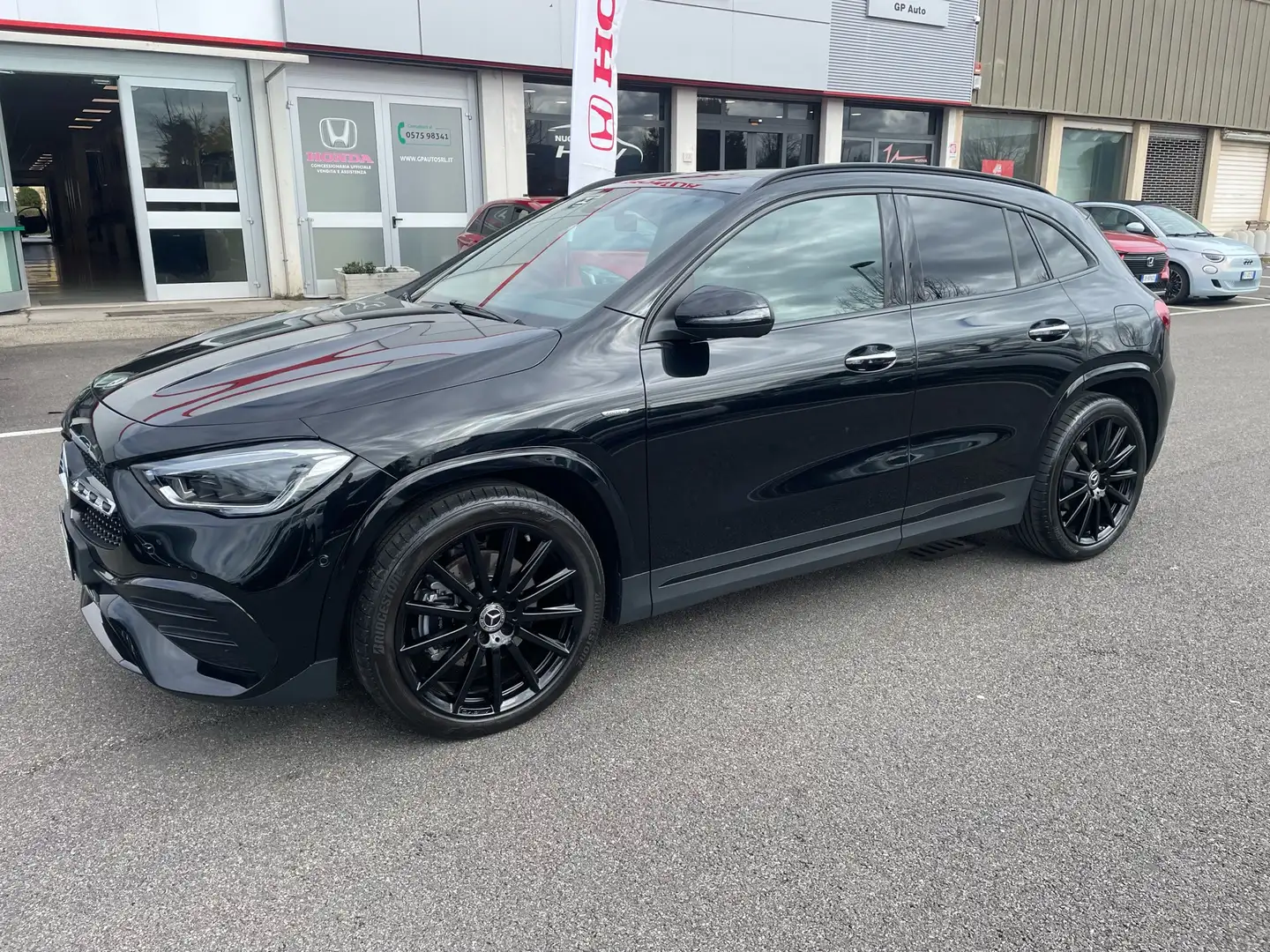 Mercedes-Benz GLA 200 Edition amg line premium night auto Zwart - 2