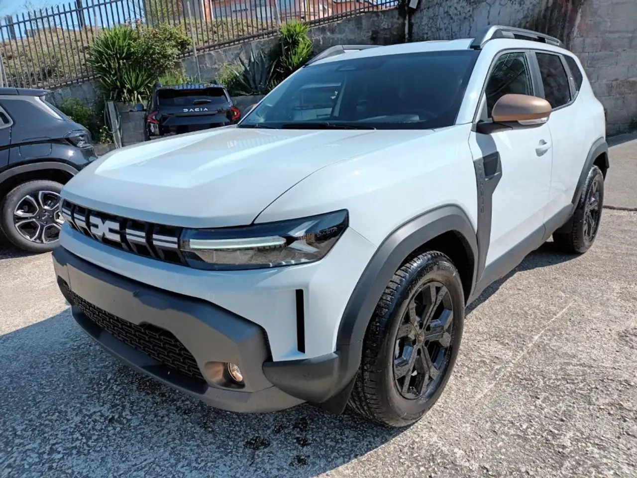 Dacia Duster 1200 ECO-G EXTREME 122CV CARPLAY CAM VETRSCURI"17 — миниатюра 1