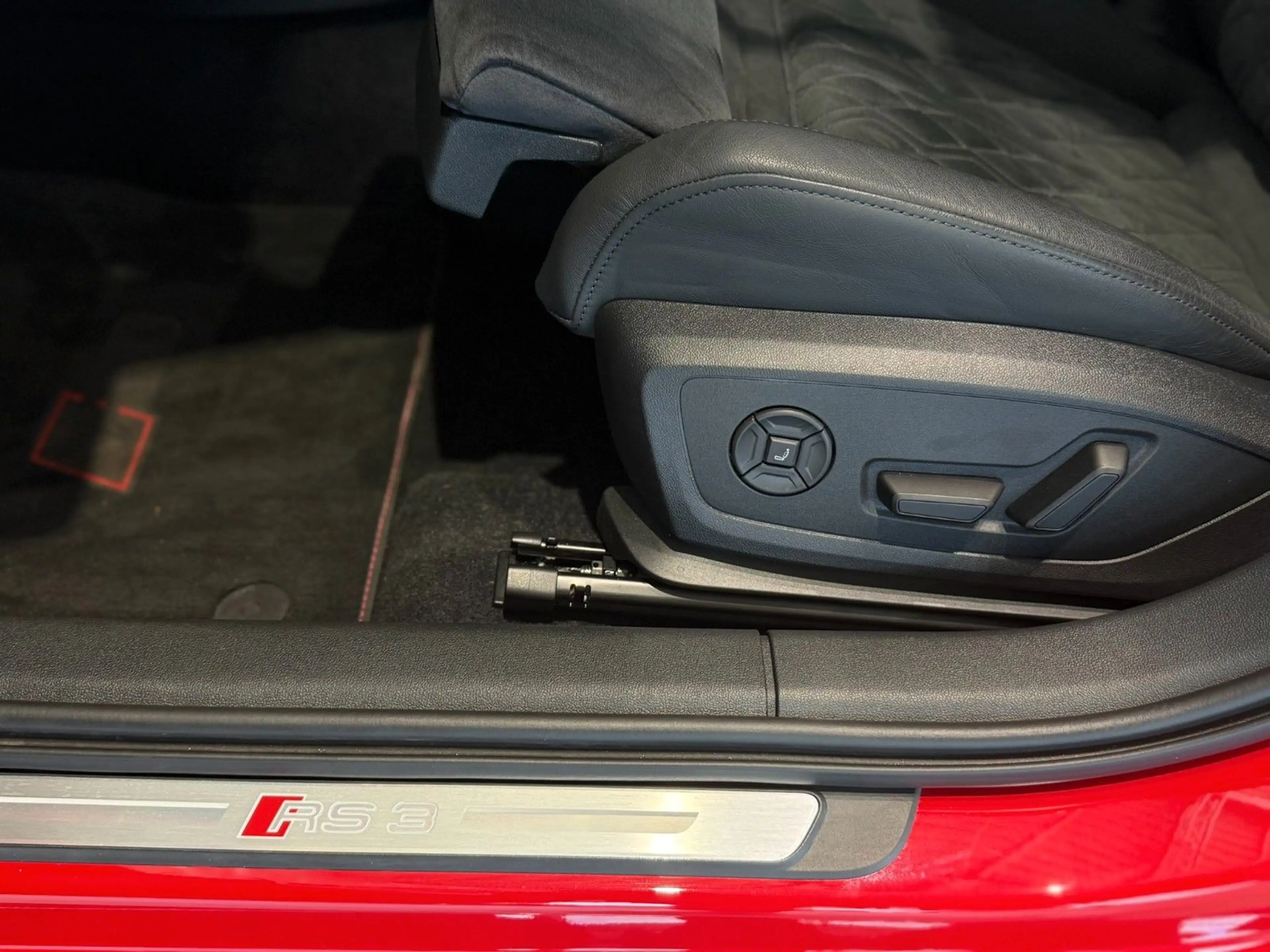 Audi RS3 Sportback 2.5 quattro*Massage*HUD*Kamera* — photo 13