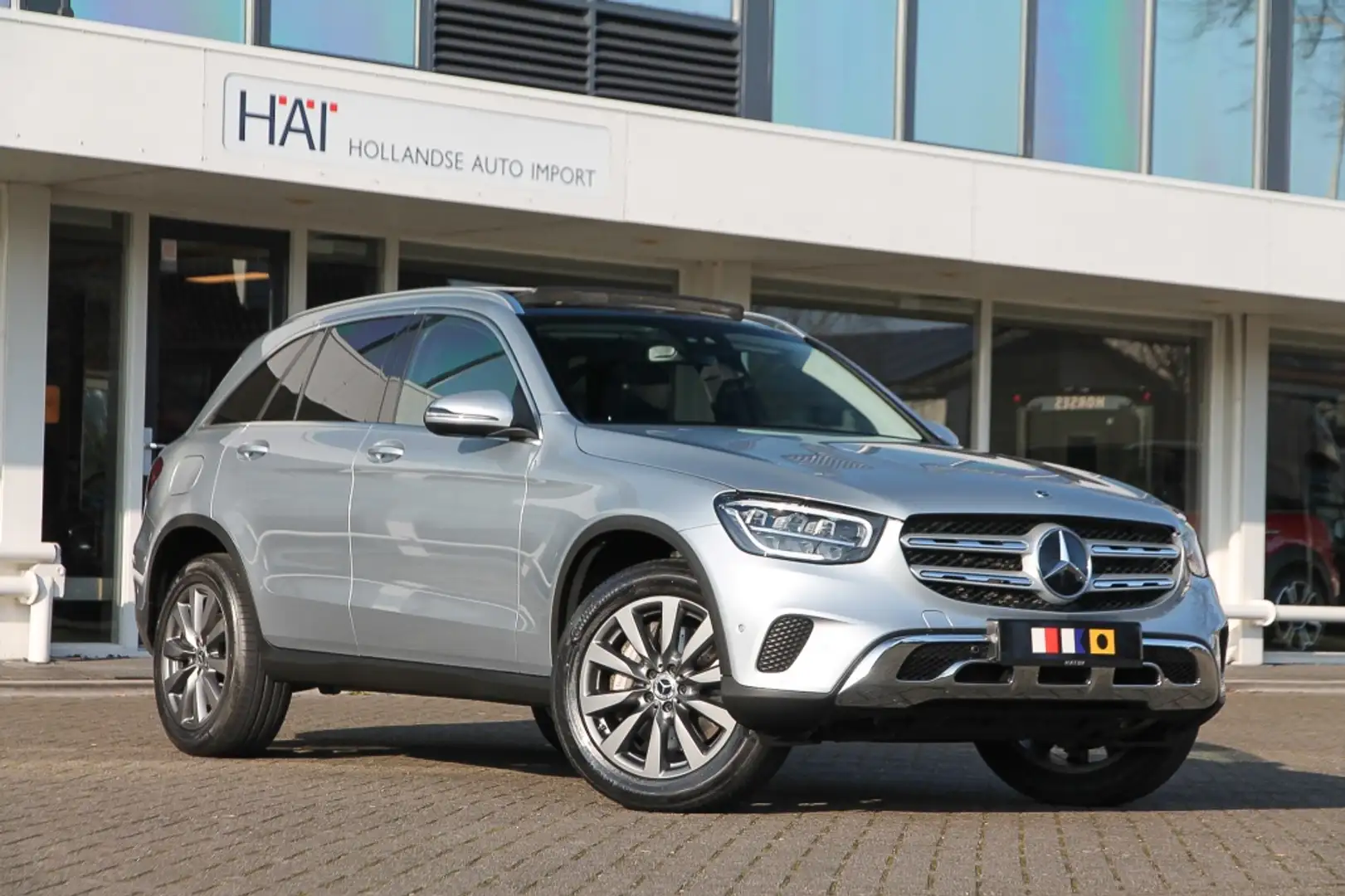 Mercedes-Benz GLC 300 300e 4MATIC AMG Line HYBRID I PANO I Grijs - 1