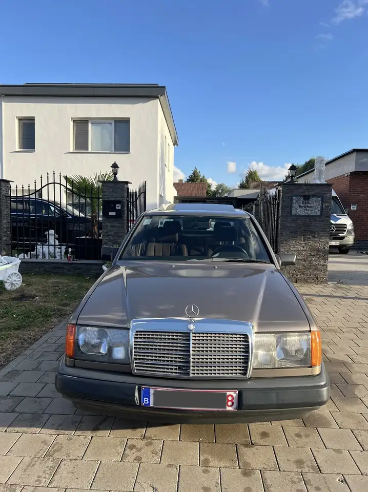 Mercedes-Benz E 250 Oldtimer W124 (1988 Model), foto 2