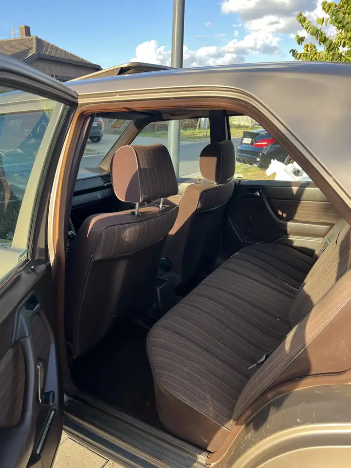 Mercedes-Benz E 250 Oldtimer W124 (1988 Model), foto 9