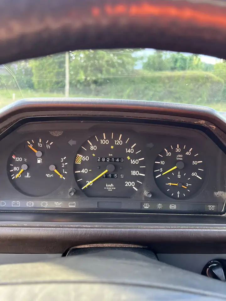 Mercedes-Benz E 250 Oldtimer W124 (1988 Model), foto 12