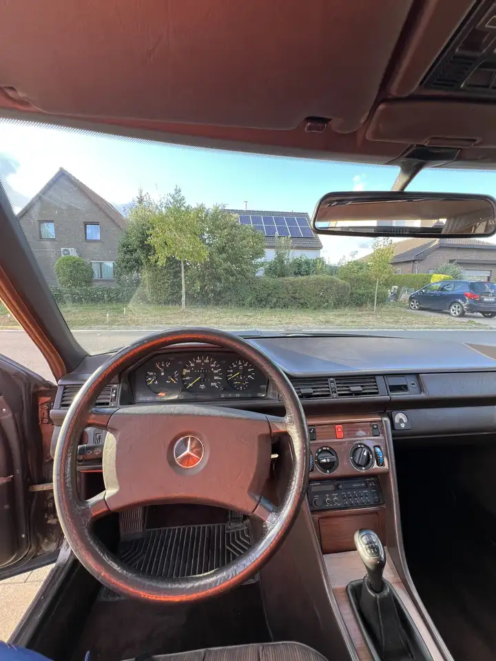 Mercedes-Benz E 250 Oldtimer W124 (1988 Model), foto 11