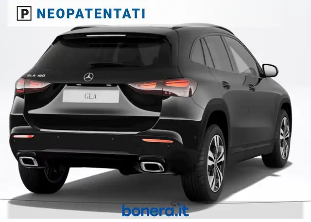 Mercedes-Benz Gla view 3