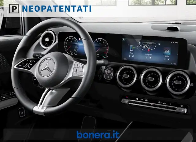 Mercedes-Benz Gla view 6