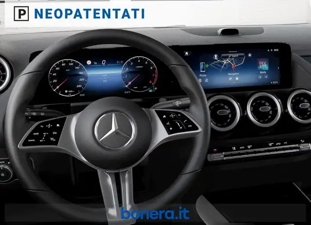Mercedes-Benz Gla view 5