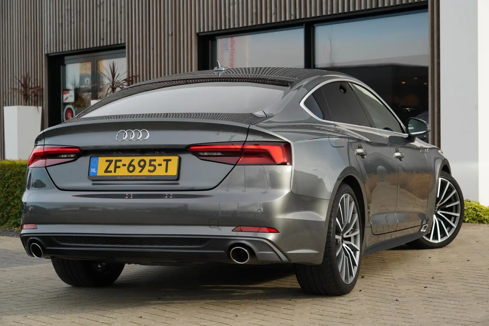 Audi A5 Sportback 40 TFSI Sport S-line Edition | Afneembar Grijs - 2