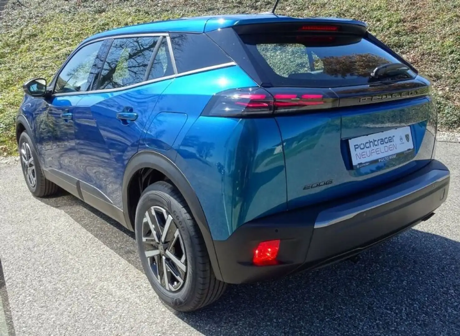 Peugeot 2008 Style mit Anhängevorrichtung Blau - 2