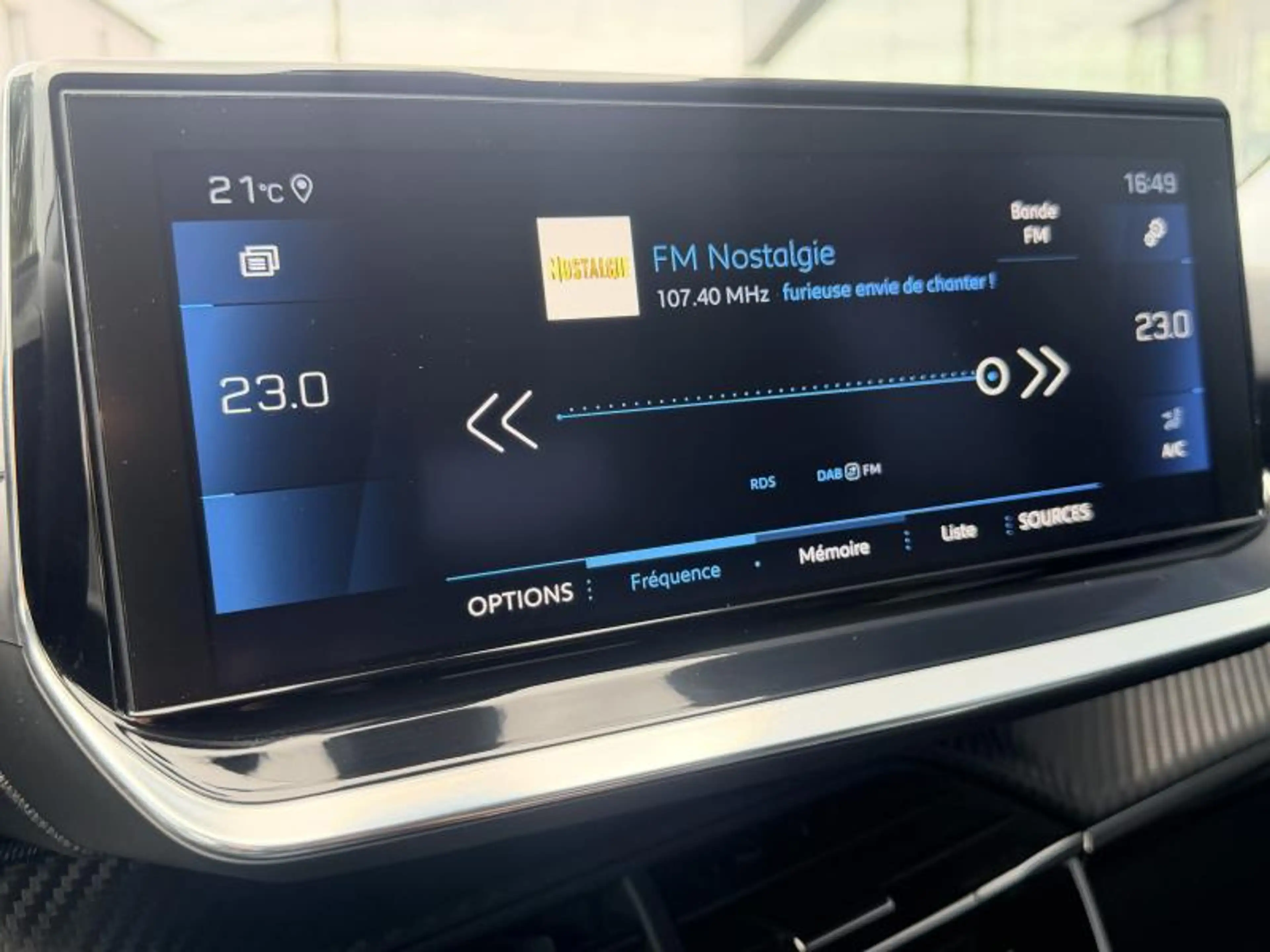 Peugeot 2008 Allure - Carplay/AndroidAuto - Sieges Chauffauts - — photo 15