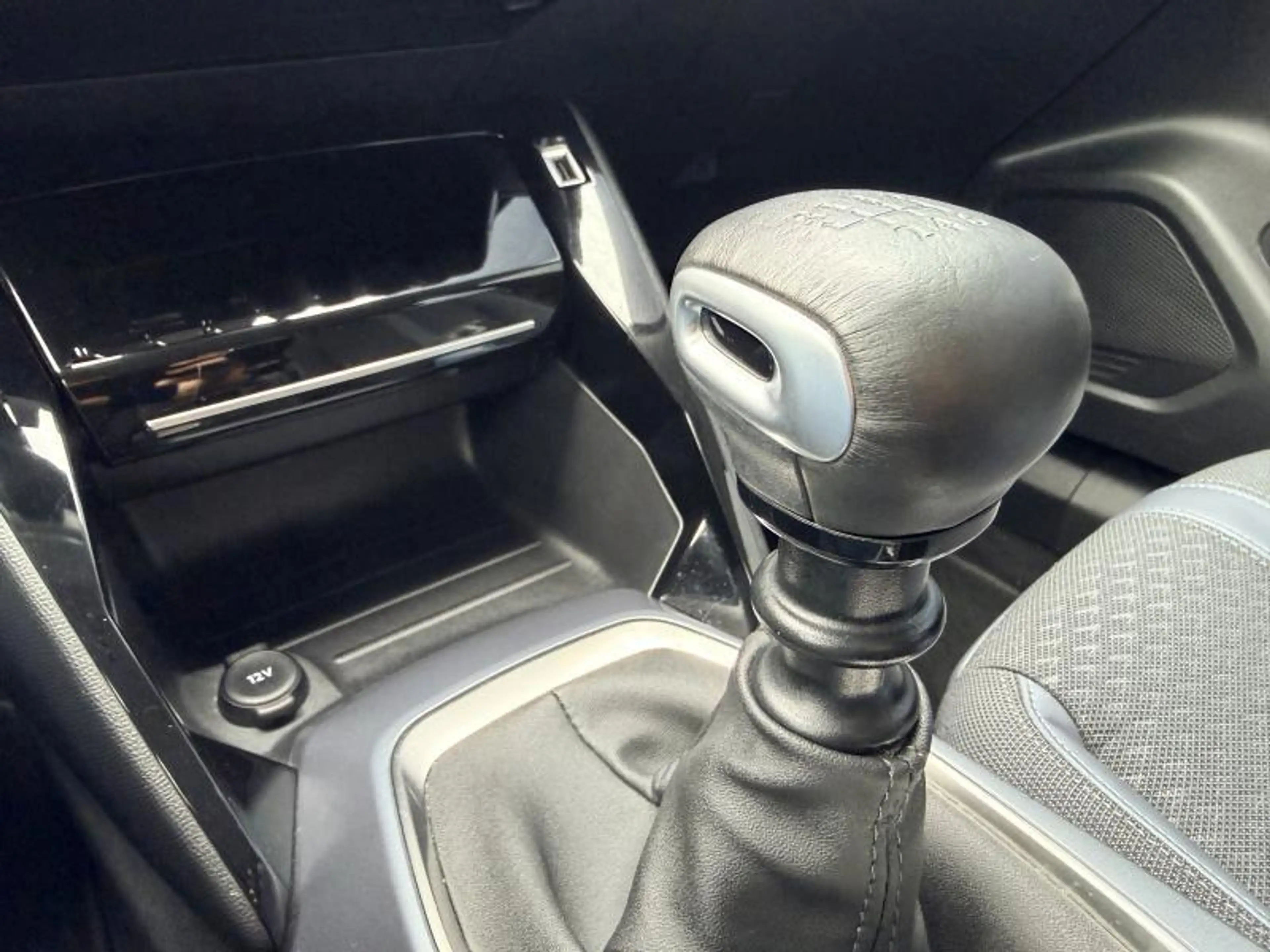 Peugeot 2008 Allure - Carplay/AndroidAuto - Sieges Chauffauts - — photo 9