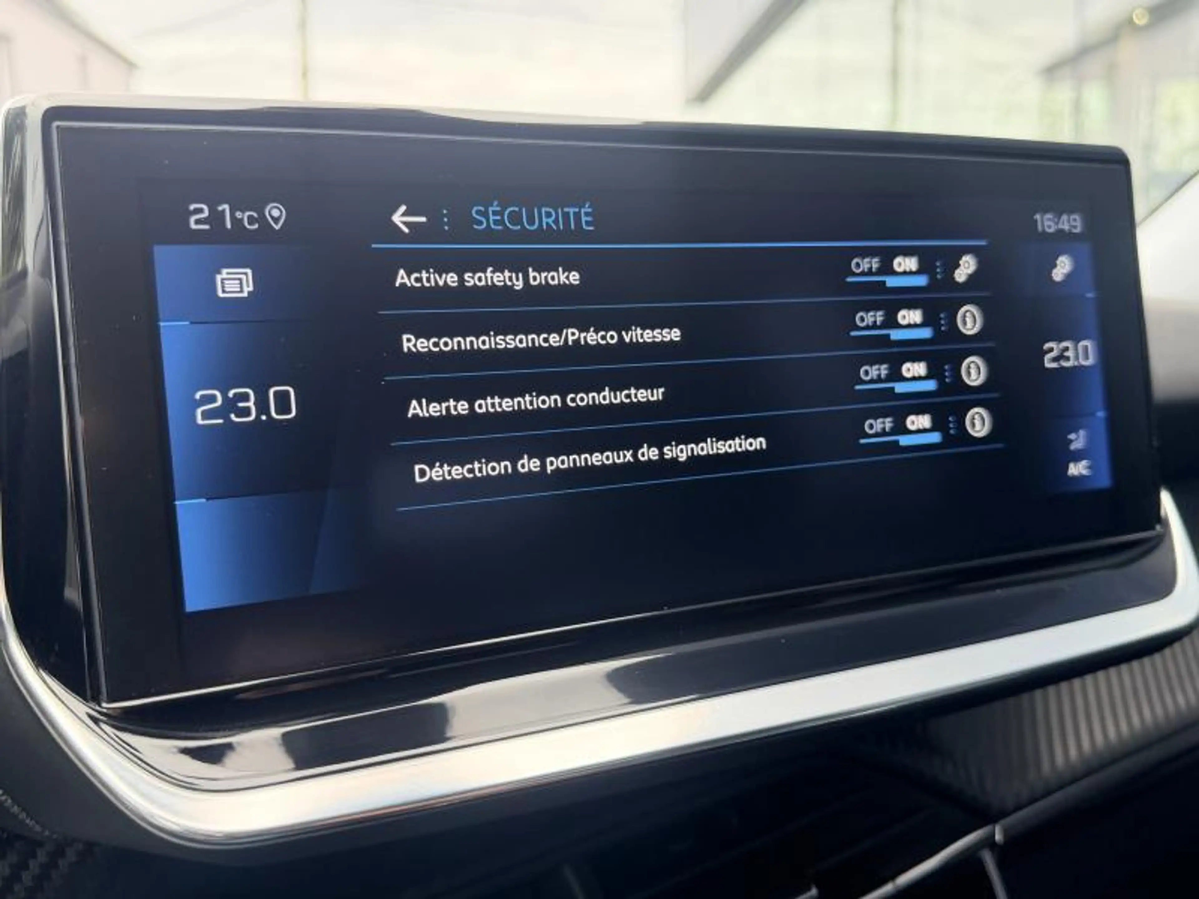 Peugeot 2008 Allure - Carplay/AndroidAuto - Sieges Chauffauts - — photo 13