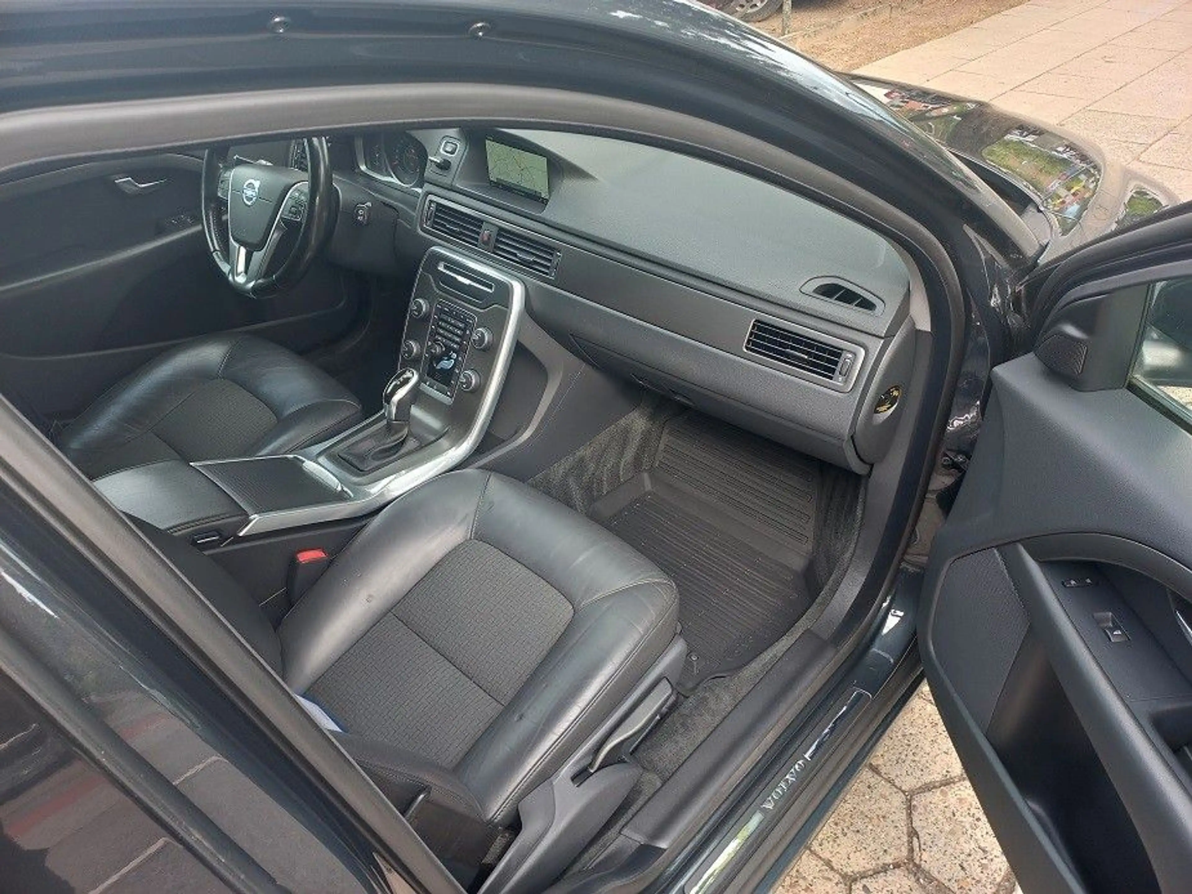 Volvo V70 2,0D Aut. Klima SHZ Navi Xenon AHK Tempo BC — photo 12