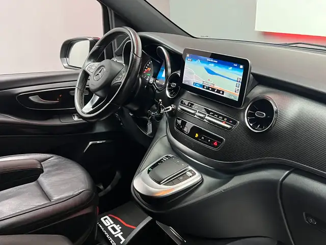 Mercedes-Benz V-Class view 11