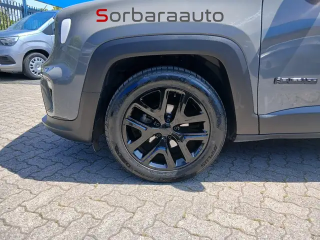 Jeep Renegade view 9